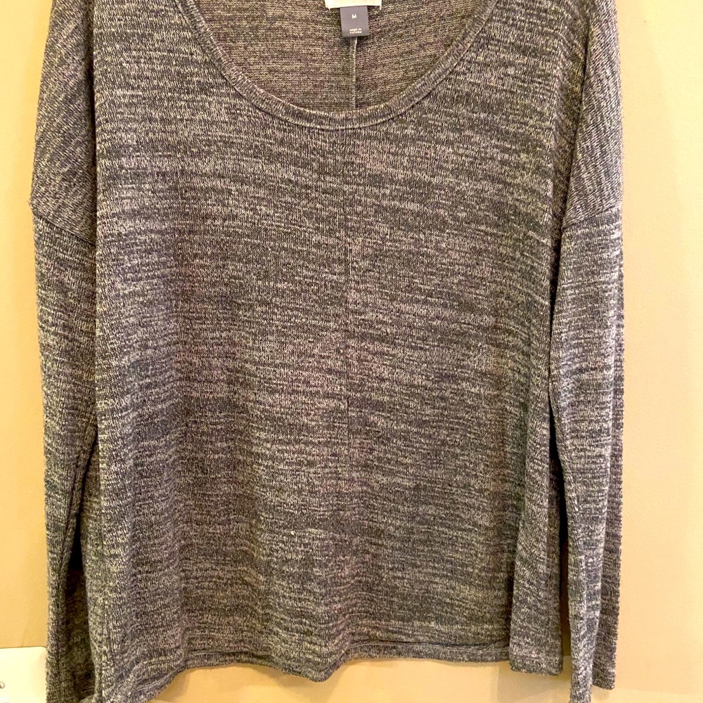 3 sweaters - Picture 4 of 5